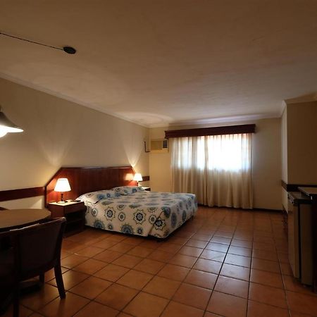 El Pantanal Hotel & Resort Puerto Quijarro  Экстерьер фото
