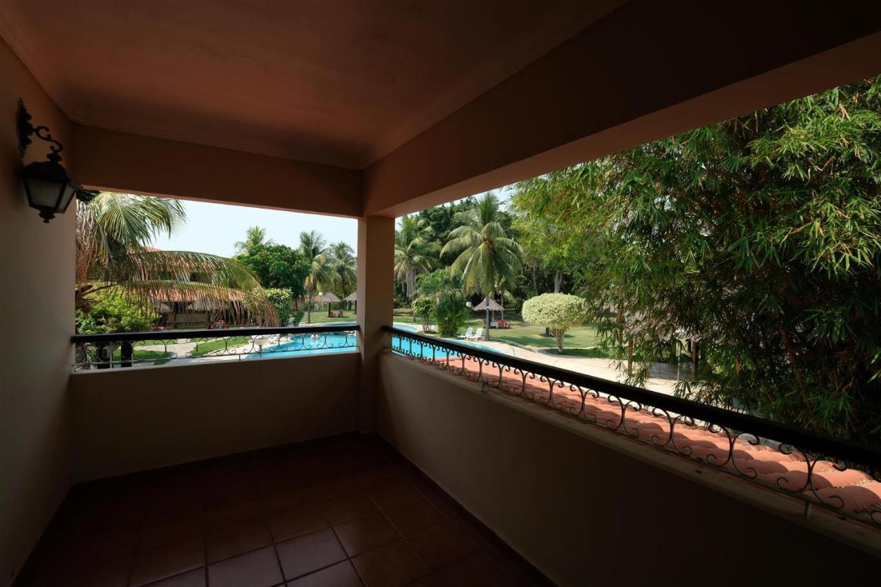 El Pantanal Hotel & Resort Puerto Quijarro  Экстерьер фото