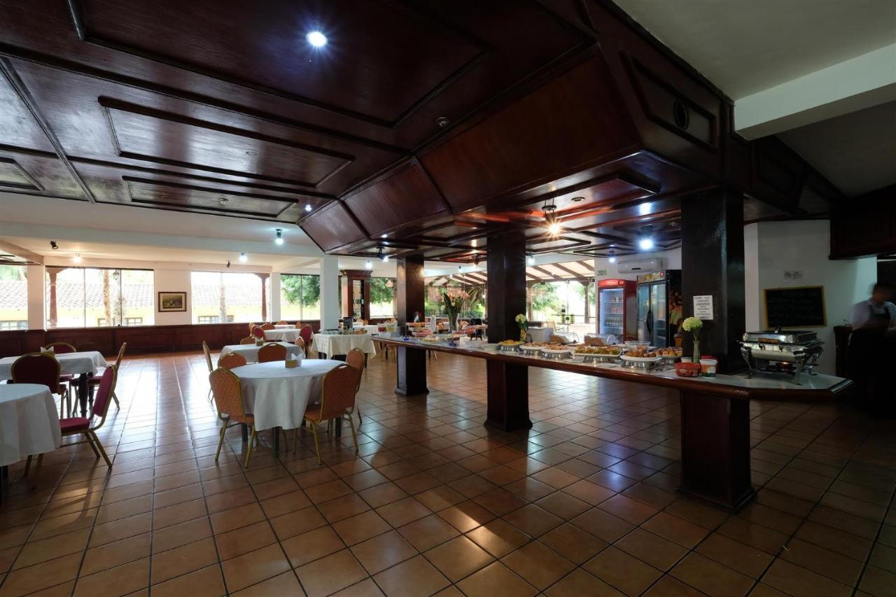 El Pantanal Hotel & Resort Puerto Quijarro  Экстерьер фото