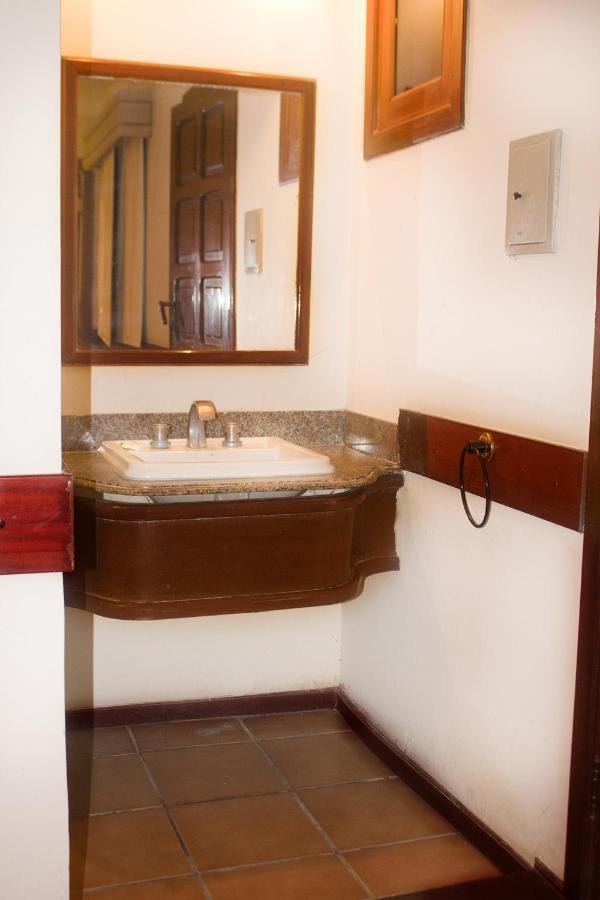 El Pantanal Hotel & Resort Puerto Quijarro  Экстерьер фото