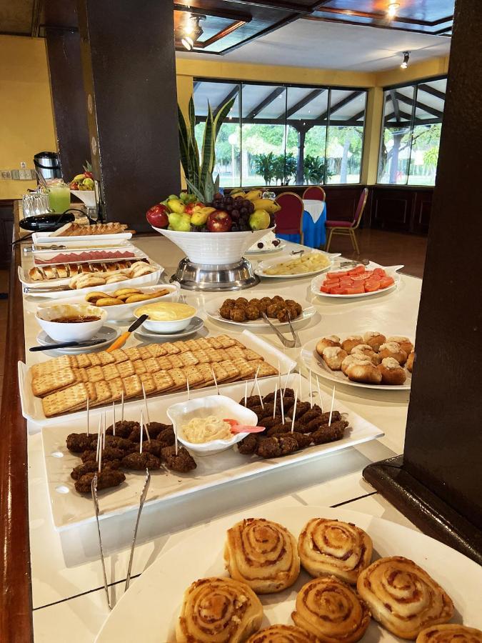 El Pantanal Hotel & Resort Puerto Quijarro  Экстерьер фото