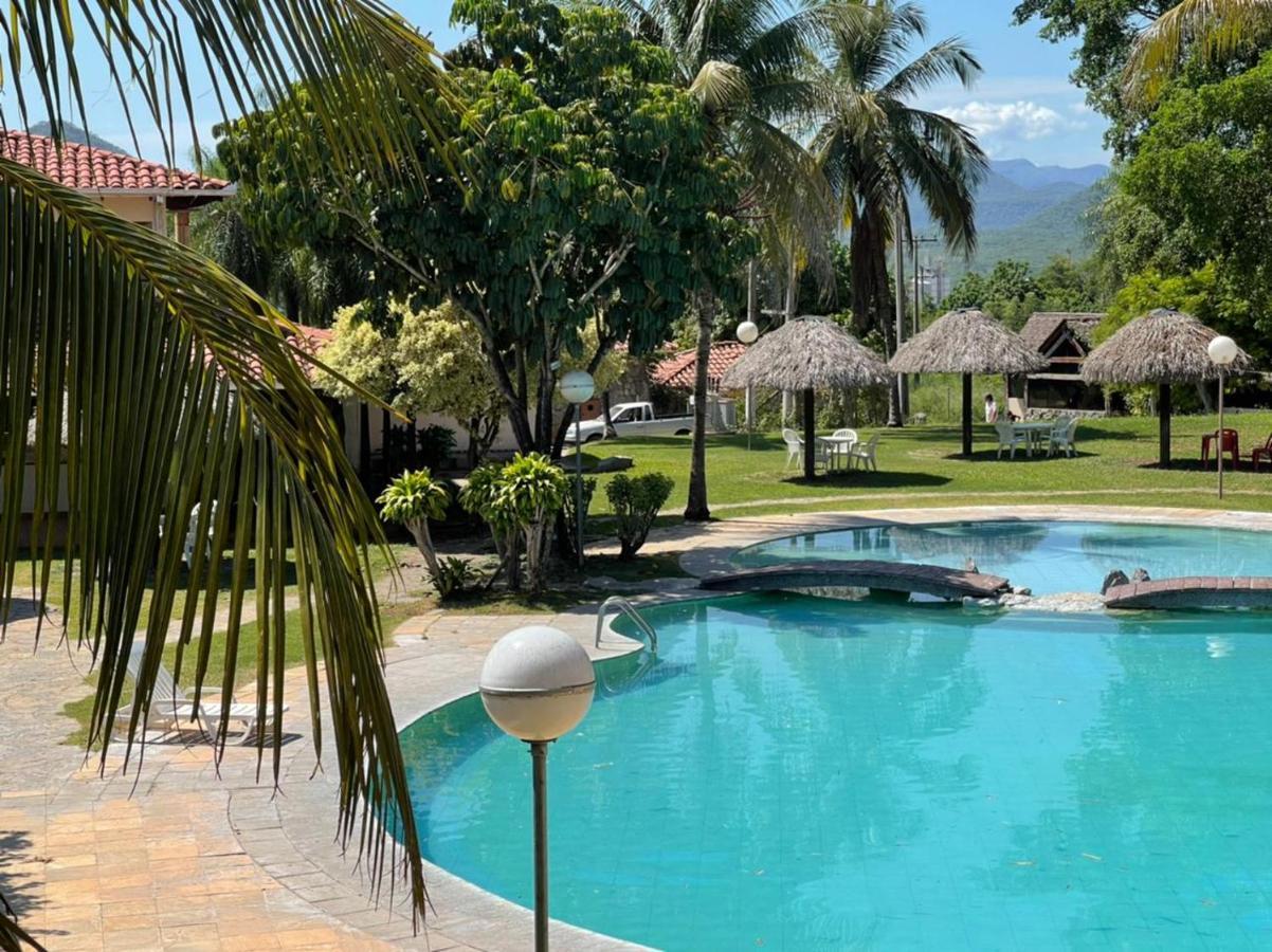 El Pantanal Hotel & Resort Puerto Quijarro  Экстерьер фото