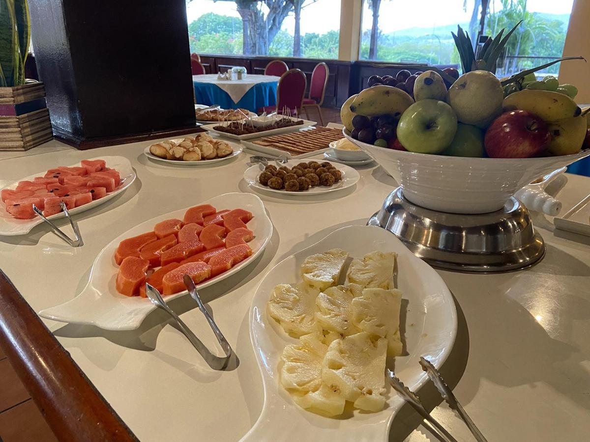 El Pantanal Hotel & Resort Puerto Quijarro  Экстерьер фото
